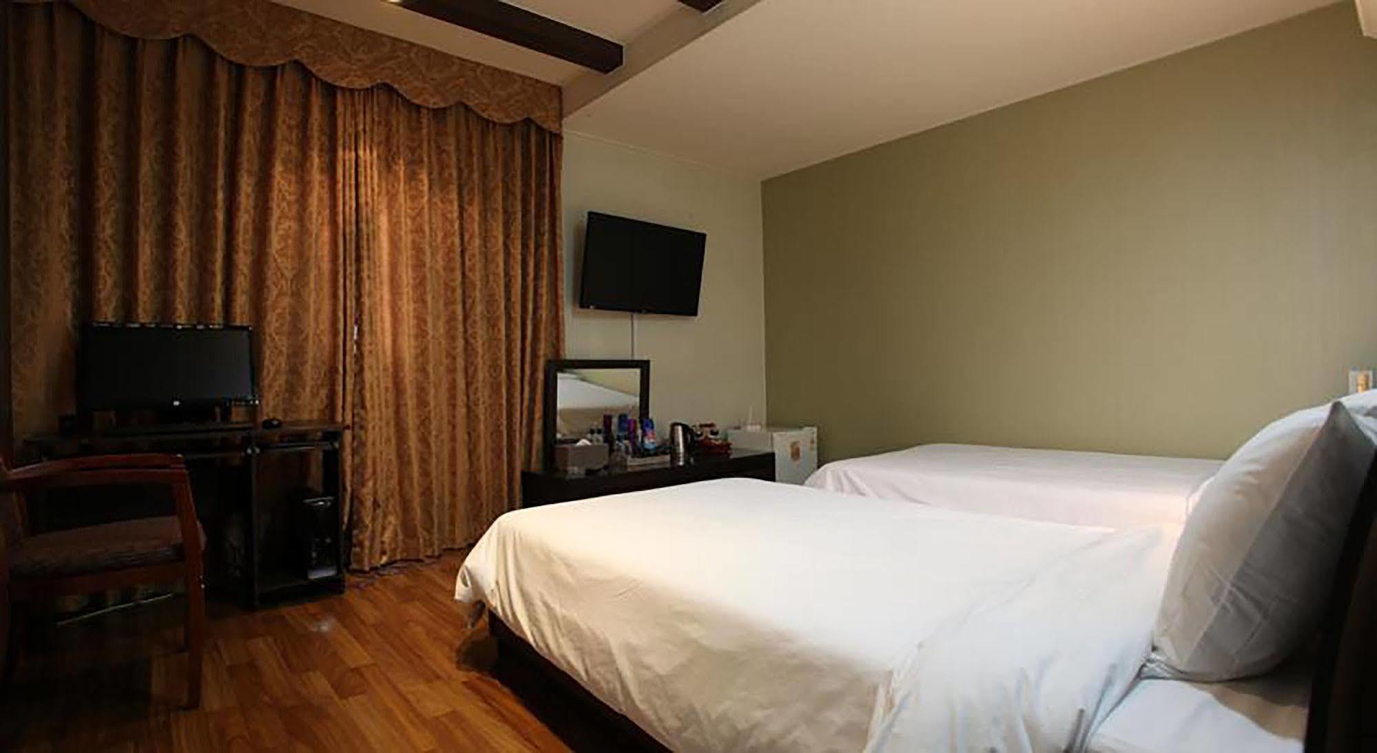 Monaco Hotel Jeju Esterno foto
