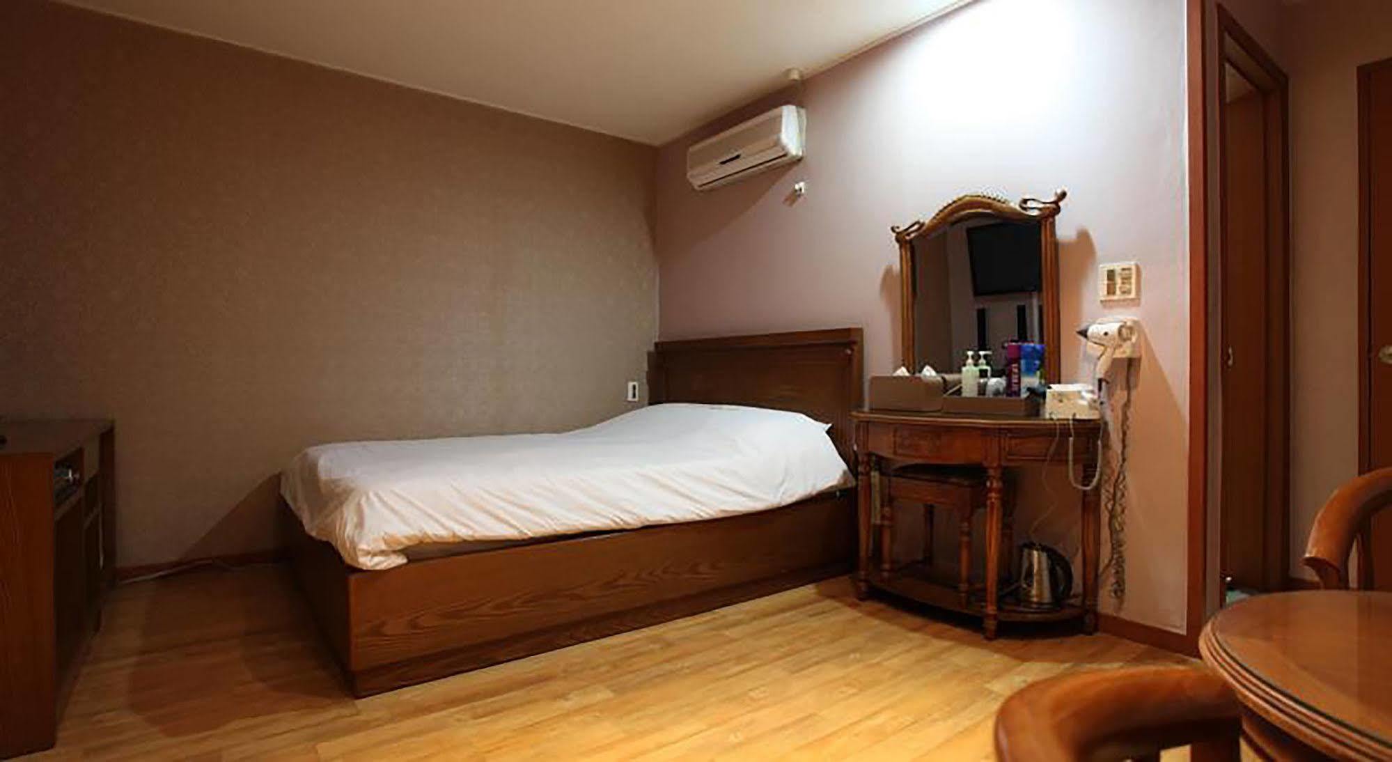 Monaco Hotel Jeju Esterno foto