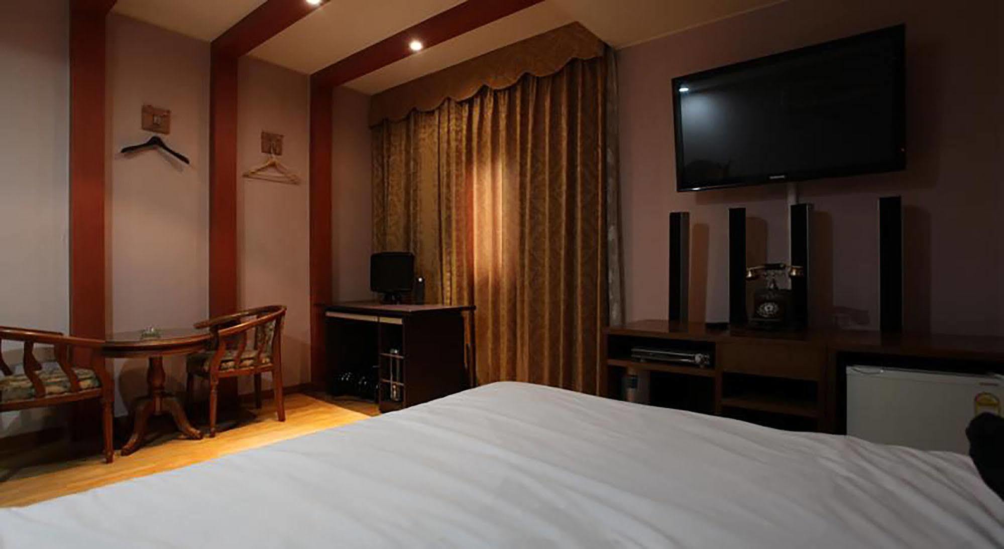 Monaco Hotel Jeju Esterno foto